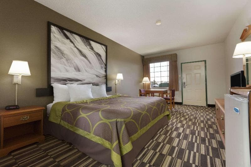 Super 8 By Wyndham Chatsworth/Dalton photo 1