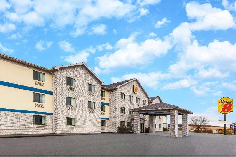 Super 8 by Wyndham Uniontown 5