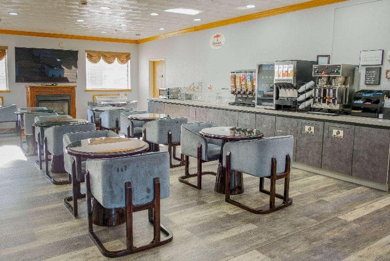 Super 8 by Wyndham Uniontown photo 1