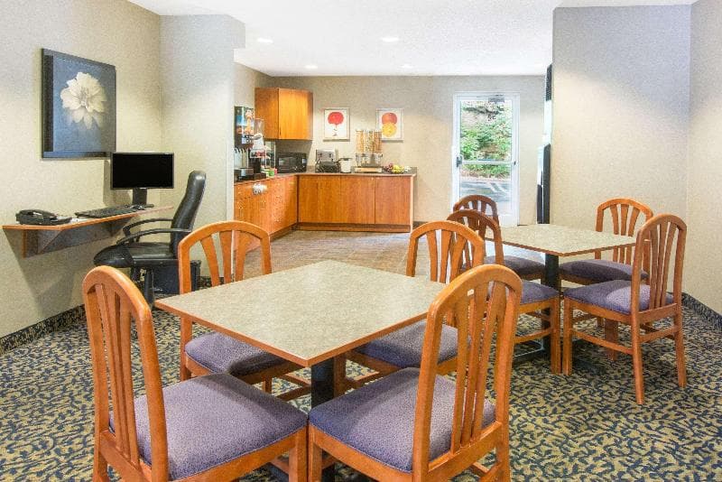 Microtel Inn & Suites By Wyndham Hazelton/Bruceton Mills photo 1