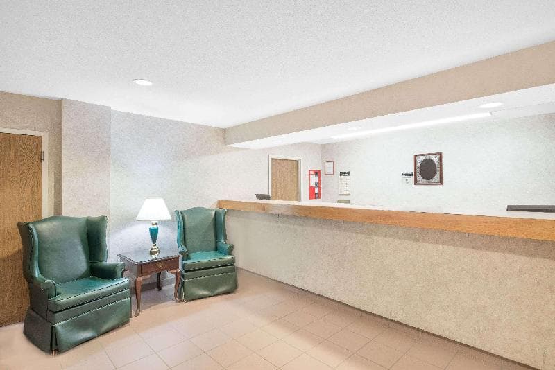 Super 8 by Wyndham Canandaigua 3