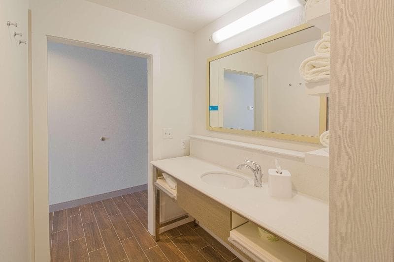 Hampton Inn Crestview South I-10 4
