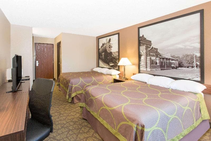 Super 8 By Wyndham Belleville photo 1