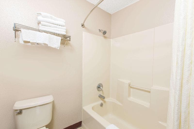 Super 8 By Wyndham Belleville 5