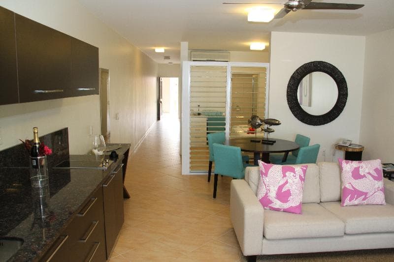 Moana Sands Beachfront Hotel & Villas 5