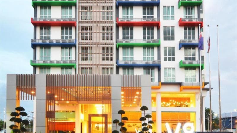 V8 Hotel 2