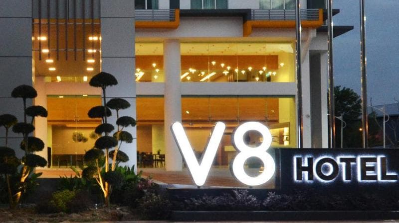 V8 Hotel 3