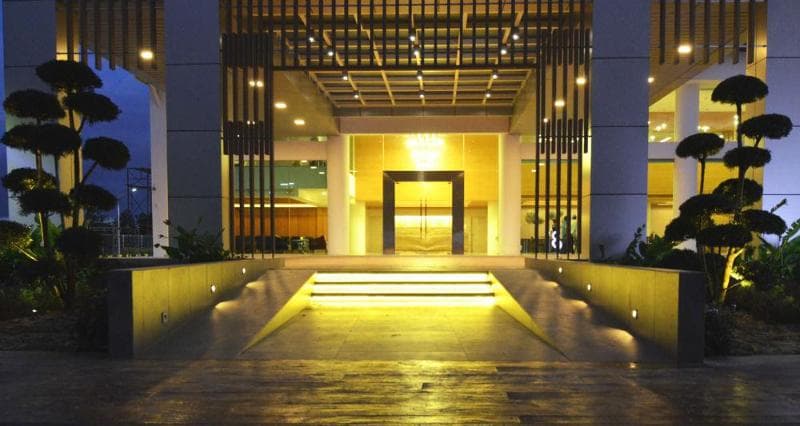 V8 Hotel 4