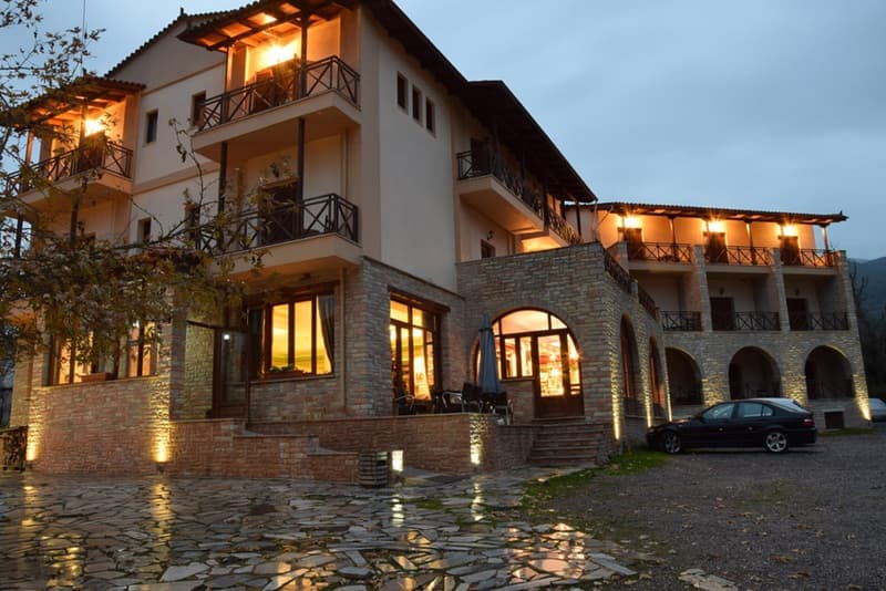 Mont Helmos Hotel 5