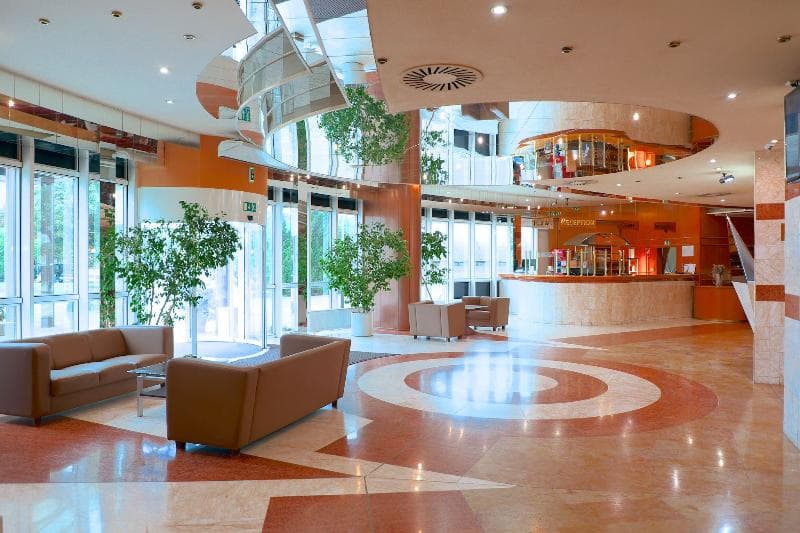 Cosmopolitan Bobycentrum 3