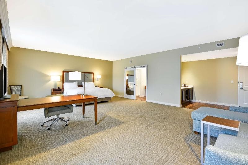 Hampton Inn & Suites Charleston Airport 3