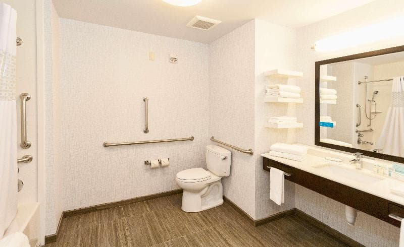Hampton Inn & Suites Duluth North / Mall Area 3