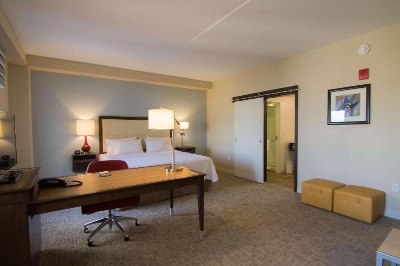 Hampton Inn & Suites Tulsa Downtown 3