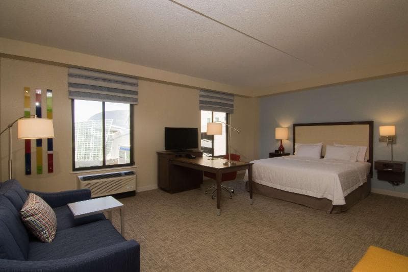 Hampton Inn & Suites Tulsa Downtown 5