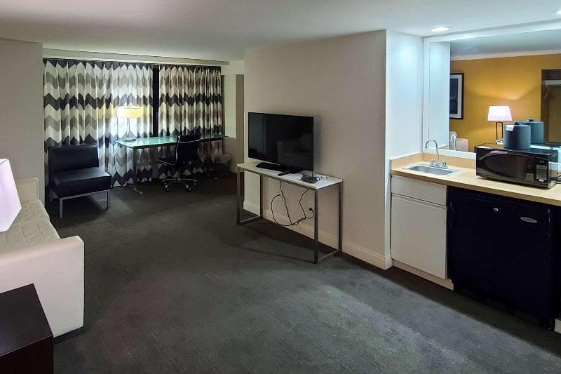 Comfort Inn & Suites Baltimore Inner Harbor 5