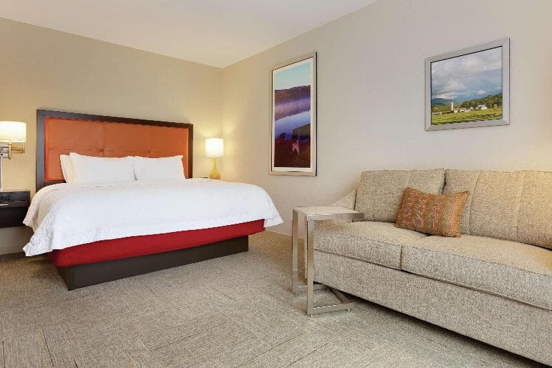 Hampton Inn St. Albans 5