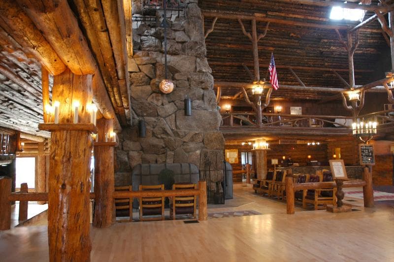 Old Faithful Inn 5