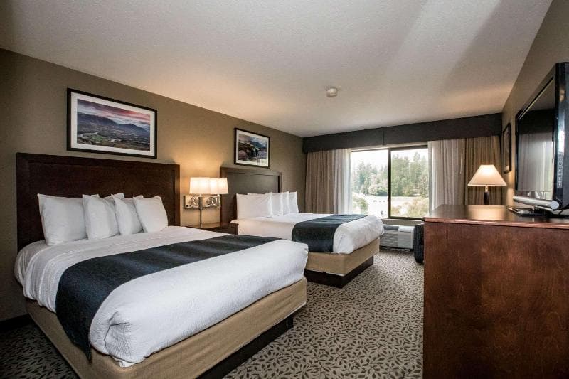 The Pine Lodge On Whitefish River 2