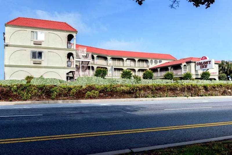 Colony Inn Universal Studios 5
