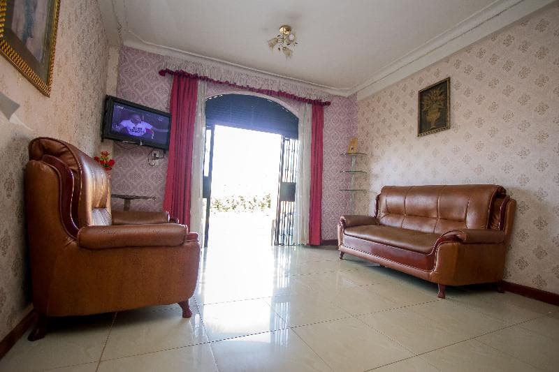 Chez Johnson Muyenga photo 1