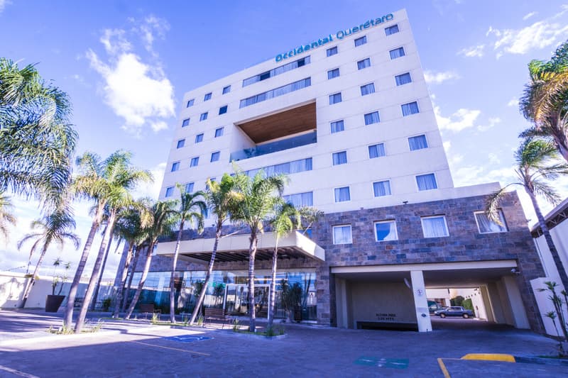 Hotel Crown Victoria main