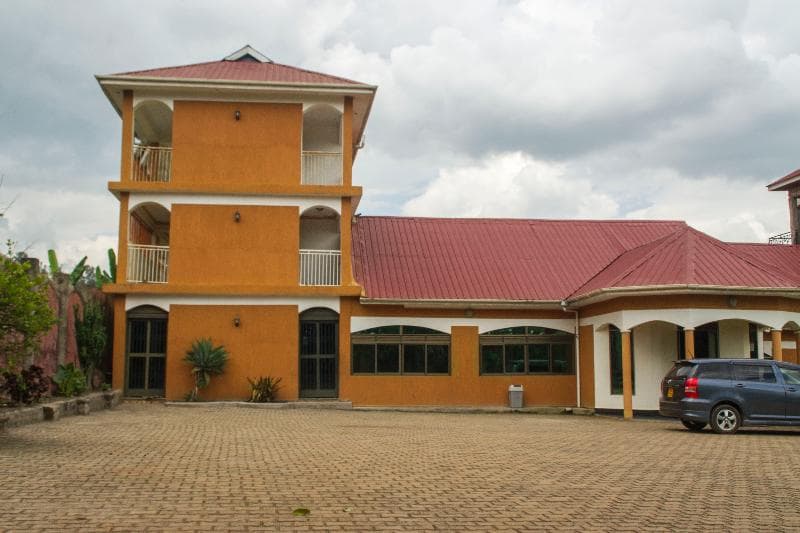 Rays Hotel main