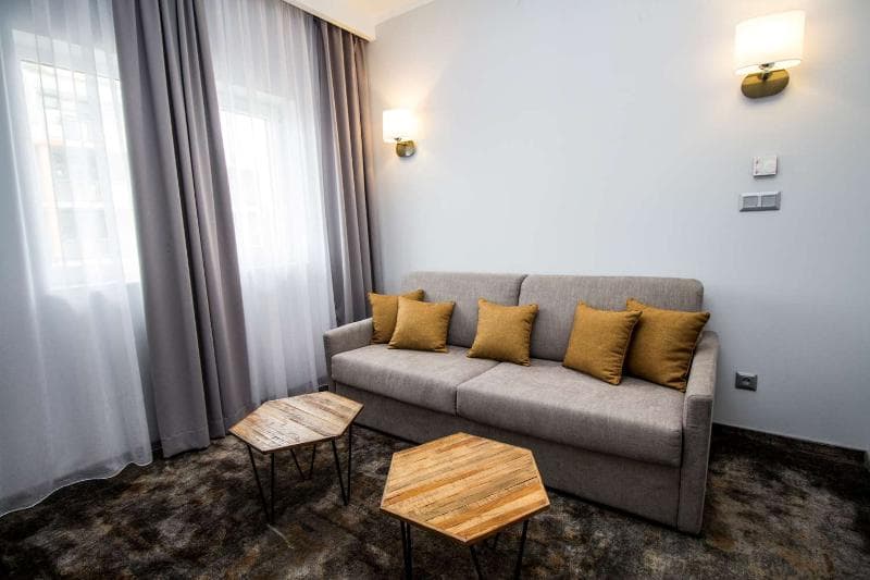 Best Western Plus Premium Inn 4