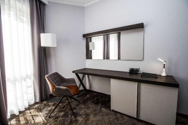 Best Western Plus Premium Inn 5