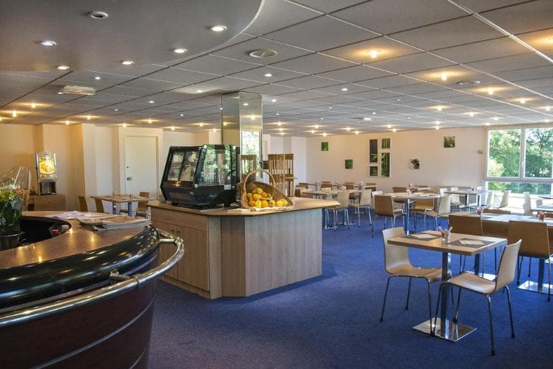 Hotel Kyriad Nemours 5