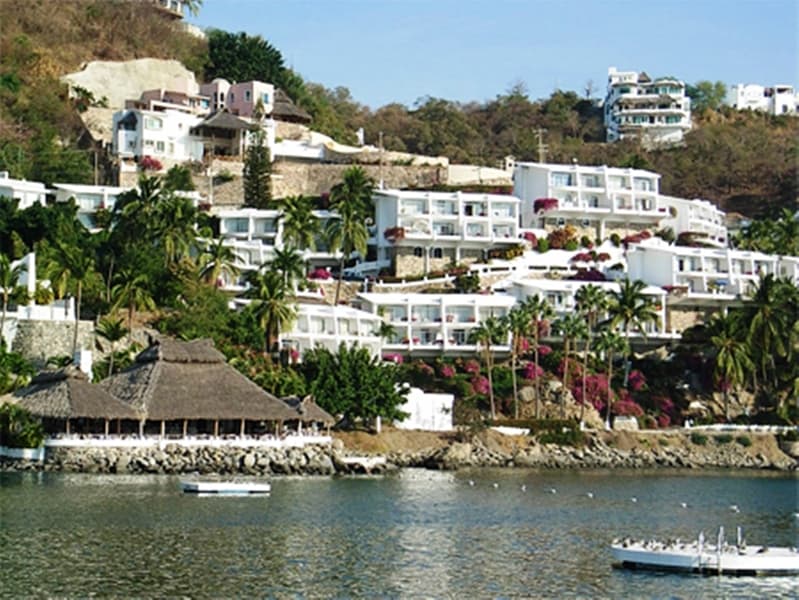 Dolphin Cove Inn main