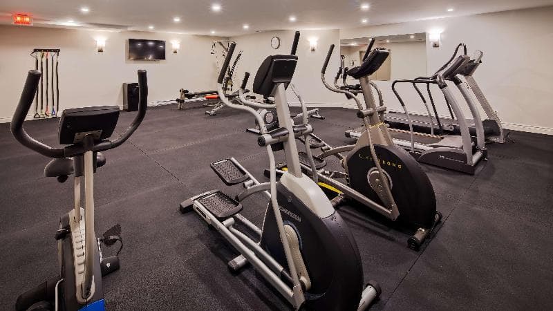 Best Western Plus Montreal East 2