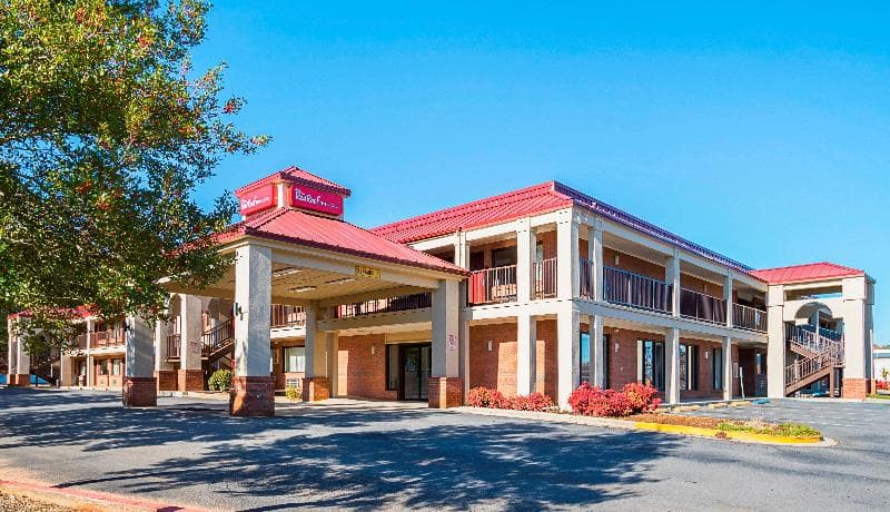 Red Roof Inn & Suites Scottsboro 4