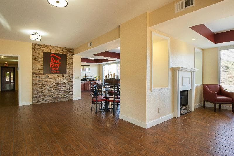 Red Roof Inn & Suites Scottsboro 3