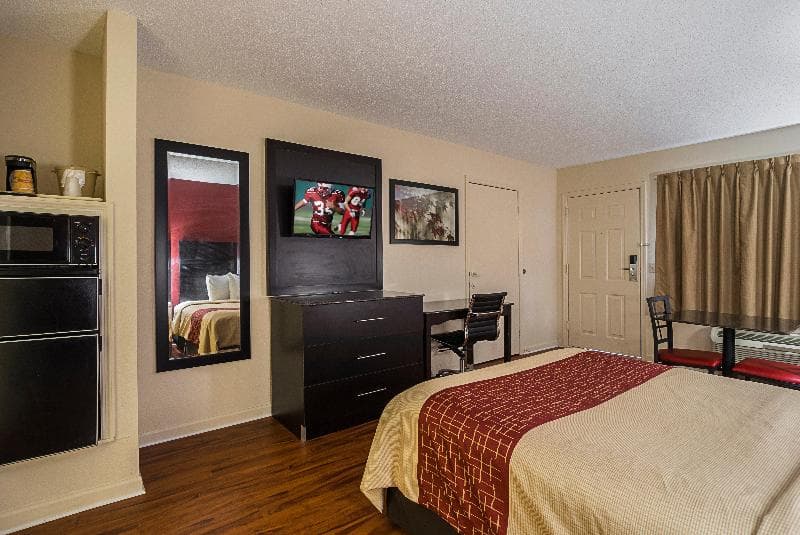 Red Roof Inn & Suites Scottsboro 2