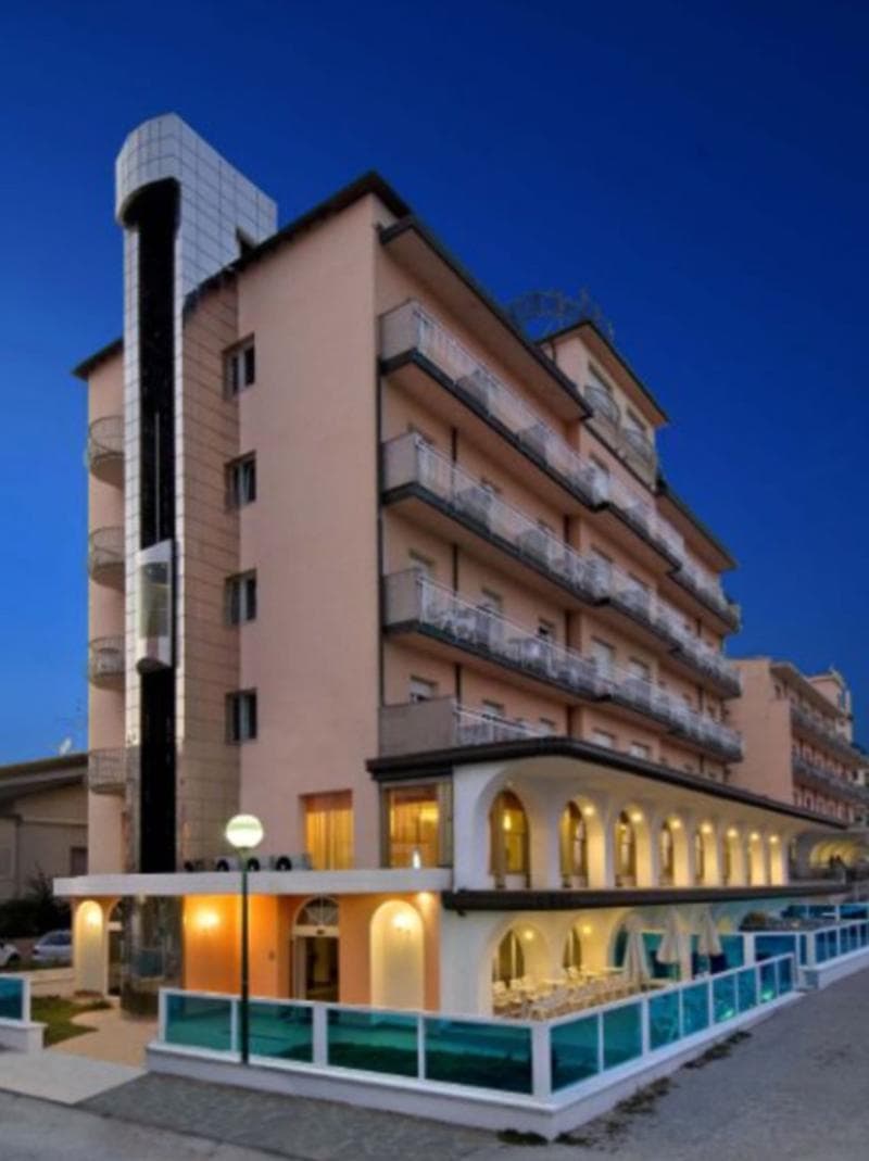Hotel Mayflower main
