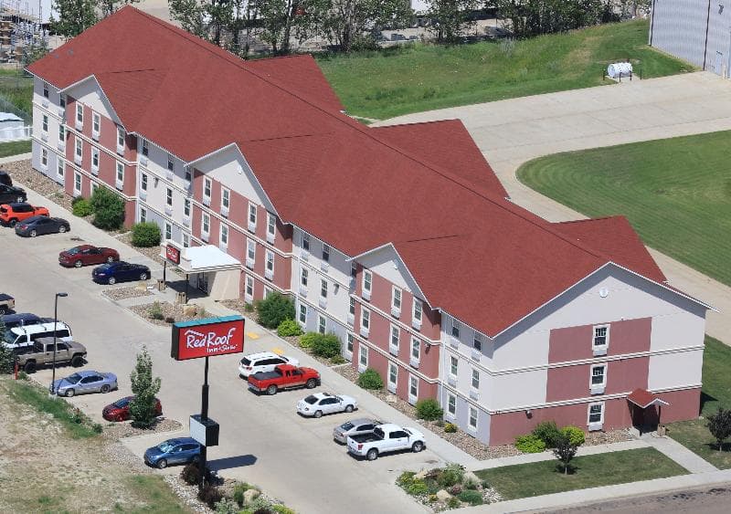 Red Roof Inn & Suites Dickinson 5