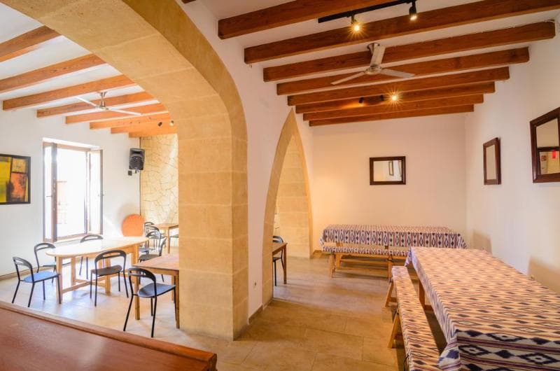 Embat Hostel 4