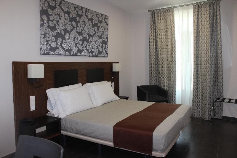 City Hotel 3