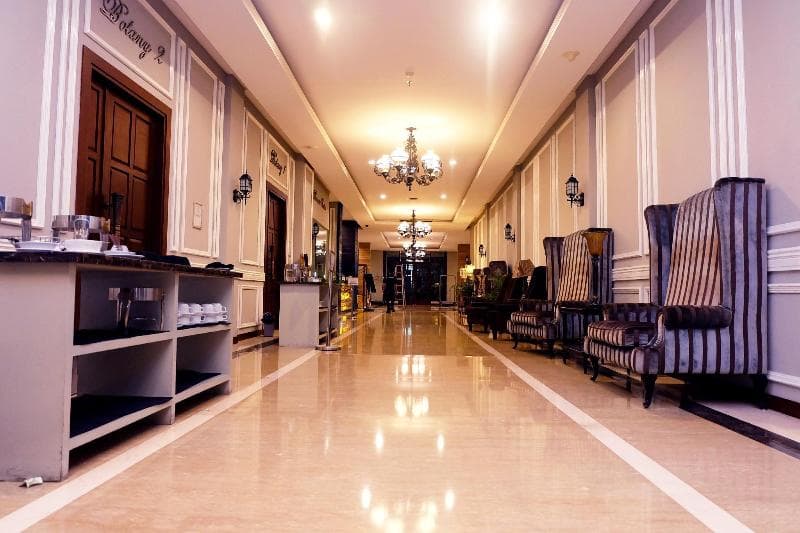 Royal Hotel 2