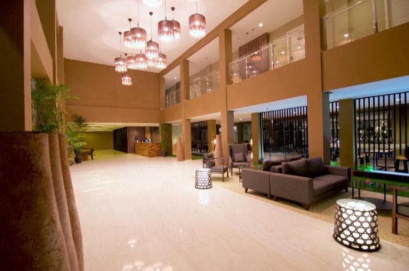 Front One Akshaya Hotel Karawang 3