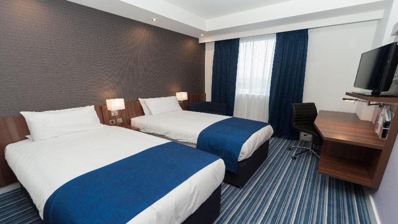 Holiday Inn Express Aberdeen Airport 3