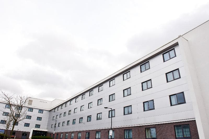 Holiday Inn Express Manchester Airport 4