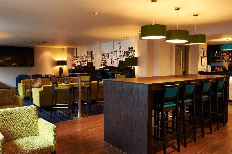 Holiday Inn Express Manchester Airport 5