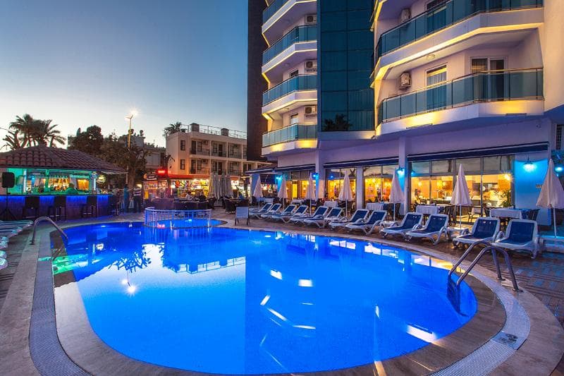 Parador Beach Hotel 4