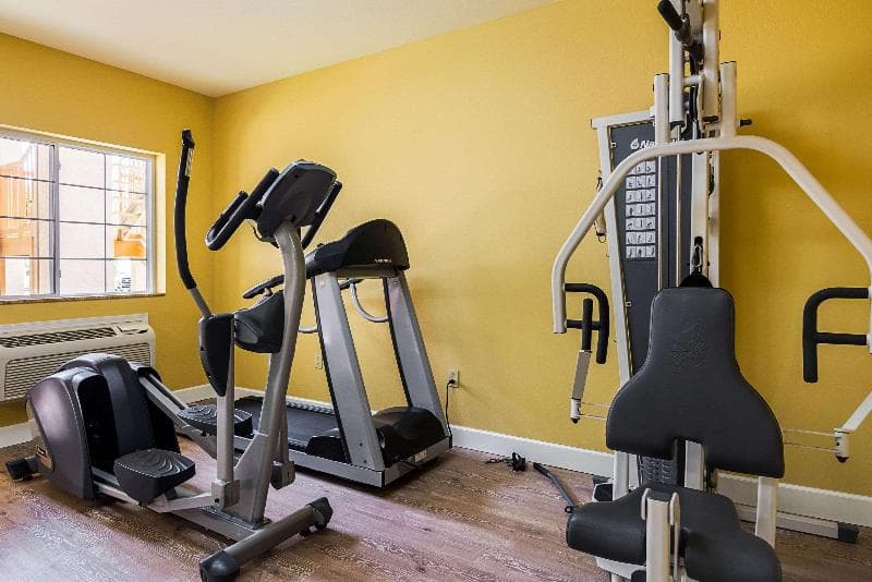 Econo Lodge Inn & Suites photo 1