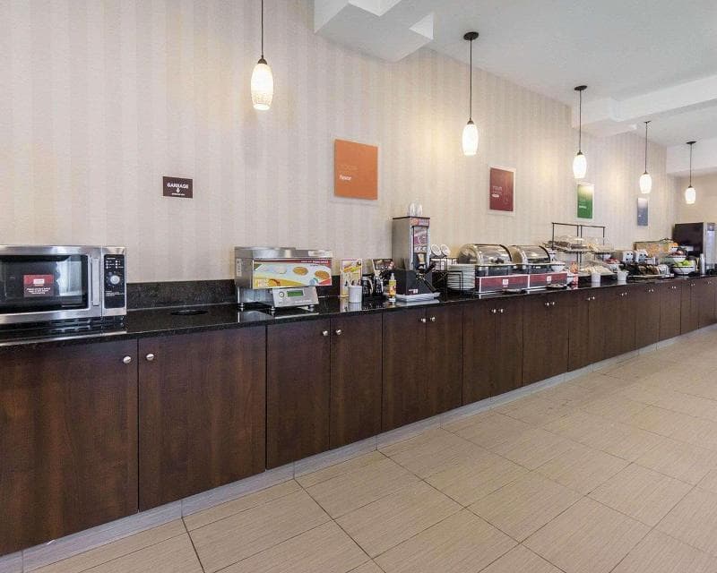 Comfort Inn & Suites 2