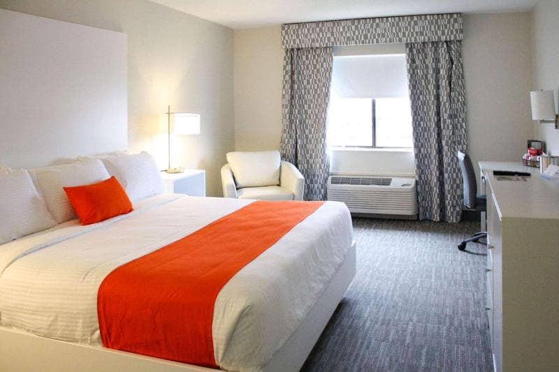 Schoenbrunn Inn & Suites 5