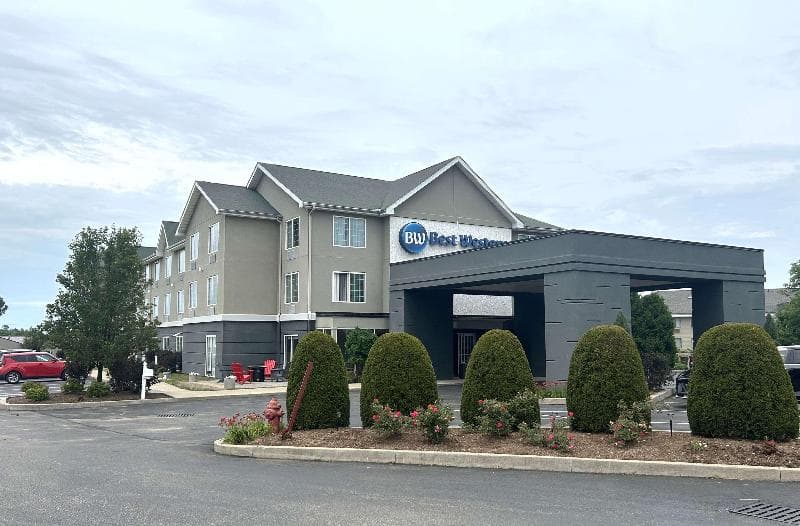 Best Western Erie Inn & Suites 4