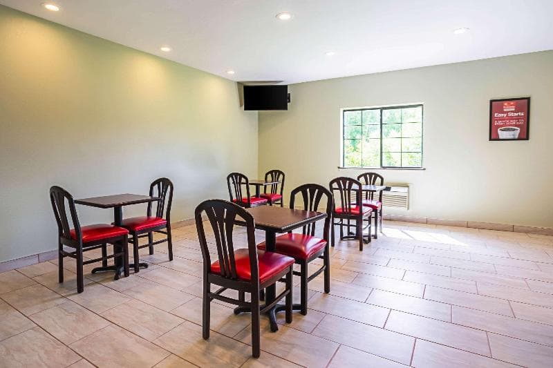 Econo Lodge Inn & Suites Ripley 4