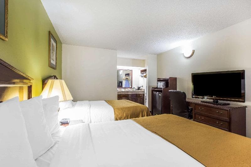 Quality Inn Eastman 5